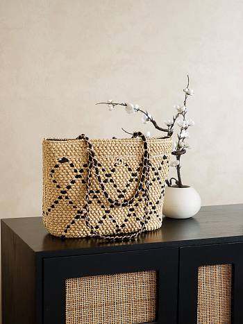 Colestore Chanel Raffia Shopping Bag – Natural with Black Accents (Cruise 2025/26) 32x23x14cm