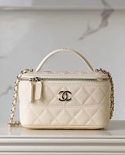 	 Colestore Chanel Cultch With Chain Light Ivory Lambskin Gold Tone Metal 9.5x17x8cm - 1