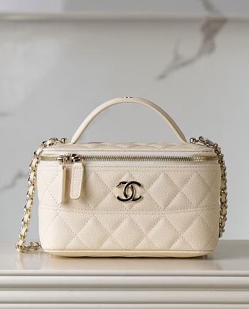 	 Colestore Chanel Cultch With Chain Light Ivory Lambskin Gold Tone Metal 9.5x17x8cm