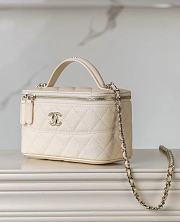 	 Colestore Chanel Cultch With Chain Light Ivory Lambskin Gold Tone Metal 9.5x17x8cm - 4
