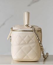 	 Colestore Chanel Cultch With Chain Light Ivory Lambskin Gold Tone Metal 9.5x17x8cm - 3