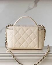 	 Colestore Chanel Cultch With Chain Light Ivory Lambskin Gold Tone Metal 9.5x17x8cm - 2