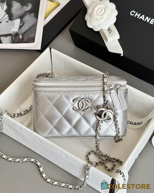 Colestore Chanel Silver Metallic Quilted Caviar Vanity Bag With Chain 9.5x17x8cm - 1