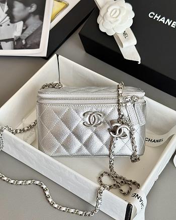 Colestore Chanel Silver Metallic Quilted Caviar Vanity Bag With Chain 9.5x17x8cm