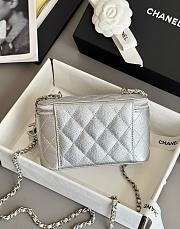 Colestore Chanel Silver Metallic Quilted Caviar Vanity Bag With Chain 9.5x17x8cm - 4