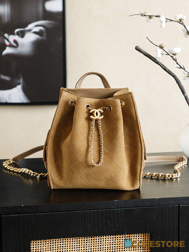 Colestore Chanel 25 Medium Backpack Suede & Gold Metal Beige 23x23x14cm - 1