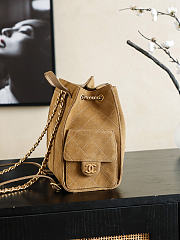 Colestore Chanel 25 Medium Backpack Suede & Gold Metal Beige 23x23x14cm - 5
