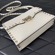 Colestore Valentino Garavani Small Rockstud Grainy Calfskin Crossbody Bag Light Ivory 22.5x15x6cm - 6