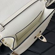 Colestore Valentino Garavani Small Rockstud Grainy Calfskin Crossbody Bag Light Ivory 22.5x15x6cm - 5