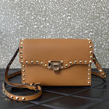 Colestore Valentino Garavani Small Rockstud Grainy Calfskin Crossbody Bag Almond 22.5x15x6cm