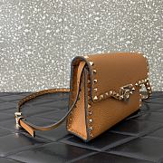 Colestore Valentino Garavani Small Rockstud Grainy Calfskin Crossbody Bag Almond 22.5x15x6cm - 5