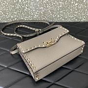 Colestore Valentino Garavani Small Rockstud Grainy Calfskin Crossbody Bag Grey 22.5x15x6cm - 5