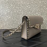 Colestore Valentino Garavani Small Rockstud Grainy Calfskin Crossbody Bag Grey 22.5x15x6cm - 3
