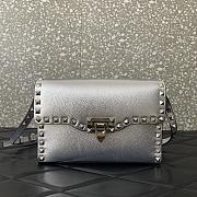 	 Colestore Valentino Garavani Small Rockstud Grainy Calfskin Crossbody Bag Silver 22.5x15x6cm - 1