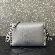 	 Colestore Valentino Garavani Small Rockstud Grainy Calfskin Crossbody Bag Silver 22.5x15x6cm - 5