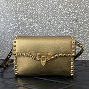 	 Colestore Valentino Garavani Small Rockstud Grainy Calfskin Crossbody Bag Gold 22.5x15x6cm - 1