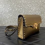 	 Colestore Valentino Garavani Small Rockstud Grainy Calfskin Crossbody Bag Gold 22.5x15x6cm - 2