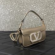	 Colestore Valentino Garavani Locò Small Shoulder Bag In Calfskin With Jewel Logo Gold 19x11x5cm - 4