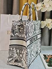 Colestore Dior Book Tote Bag Astrological/Sun & Moon White and Black Embroidery Motif 41.5x34.5x16cm - 5