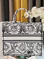 Colestore Dior Book Tote Bag Astrological/Sun & Moon White and Black Embroidery Motif 41.5x34.5x16cm - 4