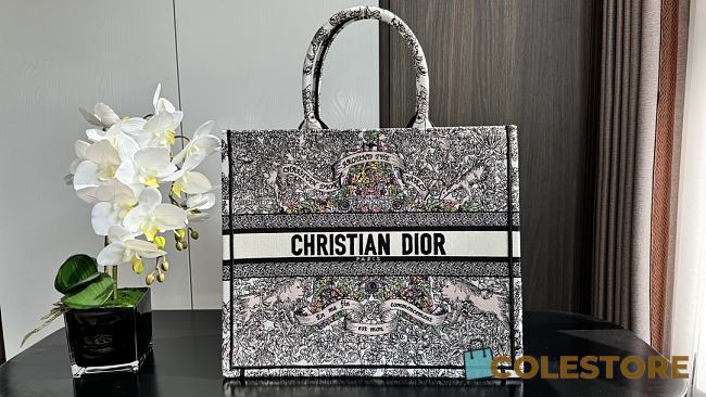 Colestore Dior Book Tote “Butterfly Around The World” Embroidery White 41.5 × 34.5 × 16 cm - 1