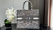 Colestore Dior Book Tote “Butterfly Around The World” Embroidery White 41.5 × 34.5 × 16 cm - 1
