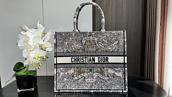 Colestore Dior Book Tote “Butterfly Around The World” Embroidery White 41.5 × 34.5 × 16 cm