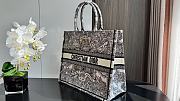 Colestore Dior Book Tote “Butterfly Around The World” Embroidery White 41.5 × 34.5 × 16 cm - 6