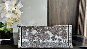 Colestore Dior Book Tote “Butterfly Around The World” Embroidery White 41.5 × 34.5 × 16 cm - 5