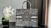 Colestore Dior Book Tote “Butterfly Around The World” Embroidery White 41.5 × 34.5 × 16 cm - 4