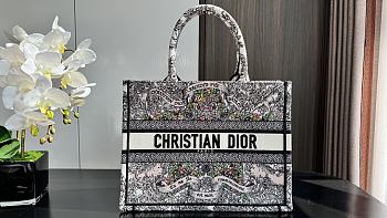 Colestore Dior Book Tote “Butterfly Around The World” Embroidery White 36.5x28x14cm 