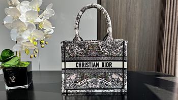 Colestore Dior Book Tote “Butterfly Around The World” Embroidery White 26.5x21x14 cm