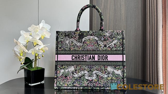 	 Colestore Dior Book Tote “Butterfly Around The World” Embroidery Pink 41.5 × 34.5 × 16 cm - 1