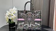 	 Colestore Dior Book Tote “Butterfly Around The World” Embroidery Pink 41.5 × 34.5 × 16 cm - 5