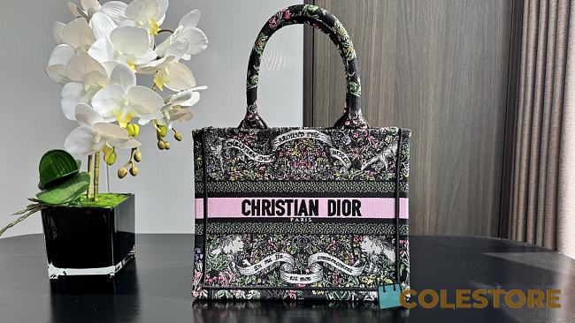 	 Colestore Dior Book Tote “Butterfly Around The World” Embroidery Pink 26.5 x21 x14 cm - 1