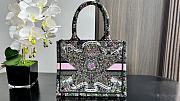 	 Colestore Dior Book Tote “Butterfly Around The World” Embroidery Pink 26.5 x21 x14 cm - 5
