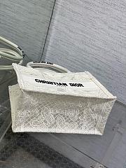 	 Colestore Dior Book Tote D-Lace Butterfly Motif Canvas White 26.5 x21 x14 cm - 5