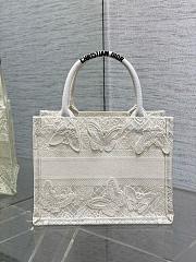 	 Colestore Dior Book Tote D-Lace Butterfly Motif Canvas White 26.5 x21 x14 cm - 4
