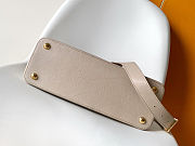 Colestore Louis Vuitton Capucines MM Souple Walnut Greige 33 x 24 x 12 cm - 5
