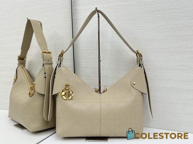 Colestore Dior Medium Voyage Bag Powder Beige Flat Macrocannage Grained Calfskin 28x18x12cm - 1