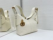 Colestore Dior Small Voyage Bag White Flat Macrocannage Grained Calfskin 22x15x9.5cm - 3