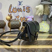 Colestore Louis Vuitton Saumur BB Black Epi Cowhide With Grain 20 x 16 x 7.5 cm - 5