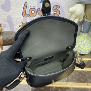 Colestore Louis Vuitton Saumur BB Black Epi Cowhide With Grain 20 x 16 x 7.5 cm - 3