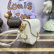 Colestore Louis Vuitton Saumur BB White Epi Cowhide With Grain 20 x 16 x 7.5 cm - 6