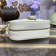 Colestore Louis Vuitton Saumur BB White Epi Cowhide With Grain 20 x 16 x 7.5 cm - 5