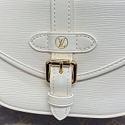 Colestore Louis Vuitton Saumur BB White Epi Cowhide With Grain 20 x 16 x 7.5 cm - 2