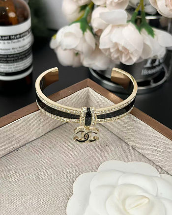Colestore Chanel Cuff Metal, Resin & Strass Gold, Black & Crystal