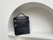 Colestore Chanel Vintage Black Cosmetic Case in Caviar Leather 15 × 12 × 17 cm. - 1