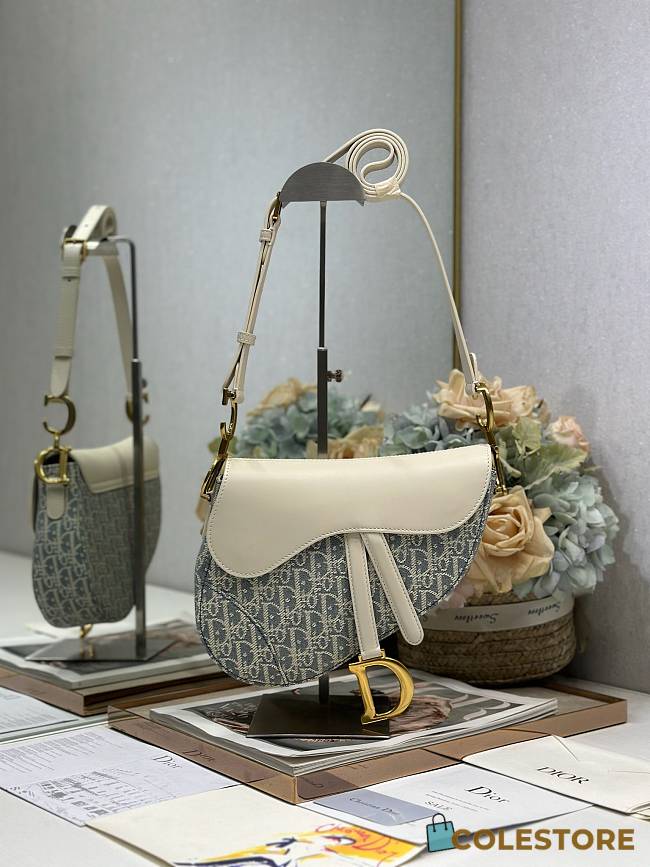 Colestore Dior Medium Soft Saddle Bag with Strap Blue Dior Oblique Chambray with Raffia Effect and Light Biscuit Smooth Calfskin 24 x 20 x 7 cm - 1