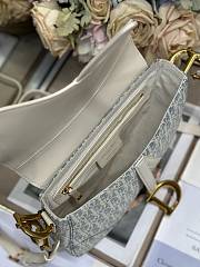 Colestore Dior Medium Soft Saddle Bag with Strap Blue Dior Oblique Chambray with Raffia Effect and Light Biscuit Smooth Calfskin 24 x 20 x 7 cm - 4